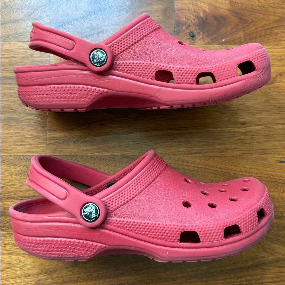 Crocs Unisex Classic Red Clogs Size Women 7 / Men 5 - Picture 6 of 8